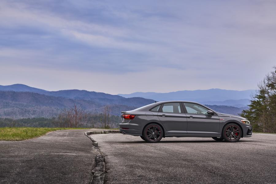  Volkswagen Jetta GLI 35th Anniversary 2019 года  (NA) (фото 21 из 44)